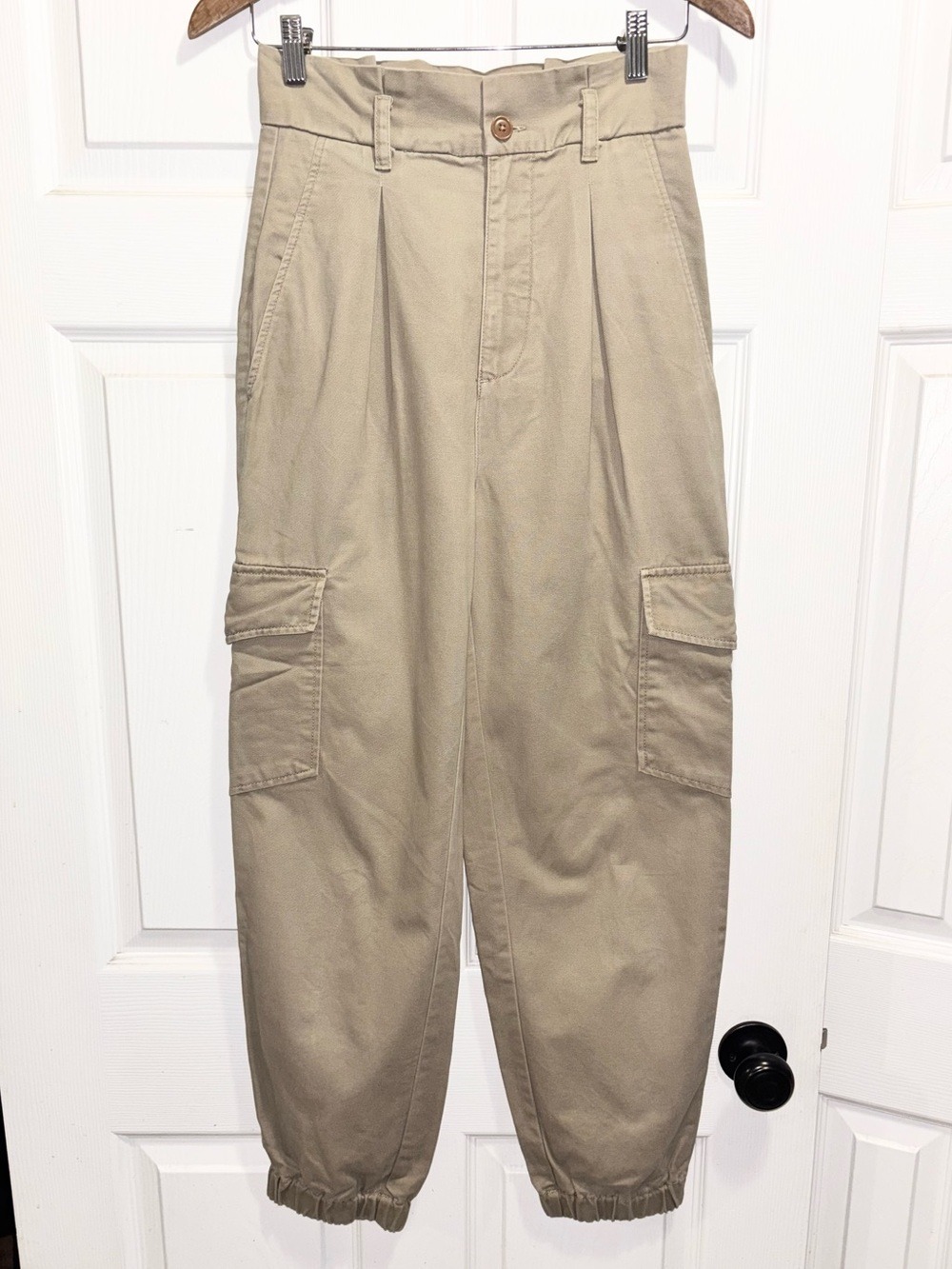 Aritzia Sunday Best Gravity Pants Cargo Joggers Khaki Tan Size 2